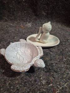 lot 78 image: Mossimo Two-Piece Ceramic Dish Set Turtle and Cat Figurine