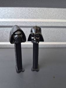 lot 118 image: PEZ Star Wars Darth Vader Kylo Ren Candy Dispenser Lot of 2