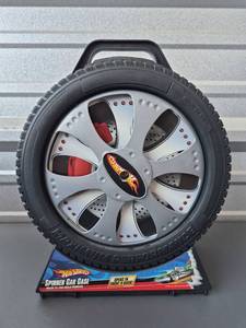 lot 122 image: Hot Wheels Spinner Car Case Holds 72 164 Scale Vehicles