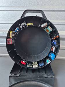 lot 123 image: Hot Wheels Spinner Car Case with 16 Die-Cast Vehicles