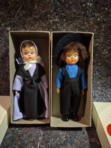lot 143 image: Two 5-inch Amish Boy and Girl Dolls Lancaster County Way