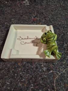 lot 159 image: Ceramic Ashtray with Frog Figurine Padduck Country