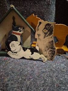 lot 174 image: Dog Figurines and Wooden Doghouse Lot 5 Pieces