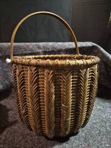 lot 406 image: Woven Basket with Handle Decorative Storage Container