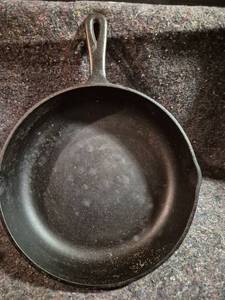 lot 413 image: Cast Iron Skillet Number 8