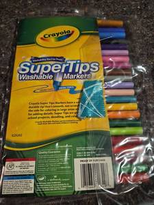 lot 414 image: Crayola 24ct Markers Supertip Fineline - Missing 2 Markers