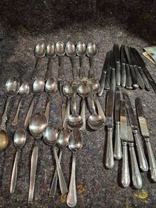 lot 419 image: Mixed Flatware Lot Spoons and Knives Assorted Patterns approx 50 Pieces