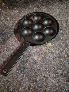 lot 425 image: Cast Iron Takoyaki Pan 7-Cavity with Handle
