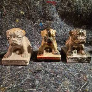 lot 239 image: Set of 3 Dog Figures