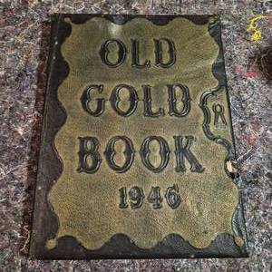 lot 18 image: 1946 Old Gold Book Yearbook