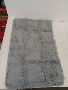 lot 19374 image: Gray Faux Fur Area Rug, 3 Pack, Approximately 23x33