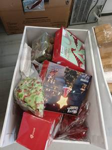 lot 19416 image: Christmas Holiday Decorations Lot