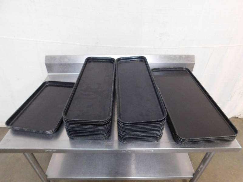lot 754 image: 40 Plastic Trays