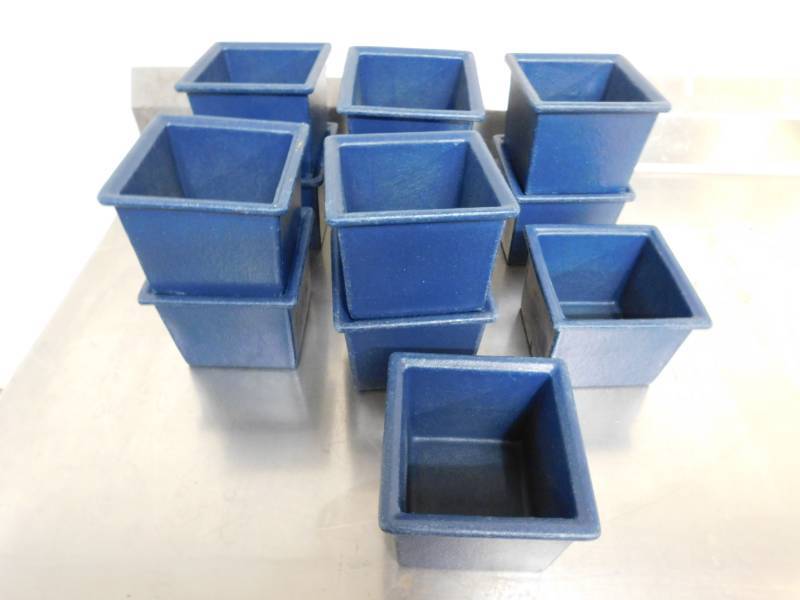 lot 760 image: 12 Bugambilia Pans