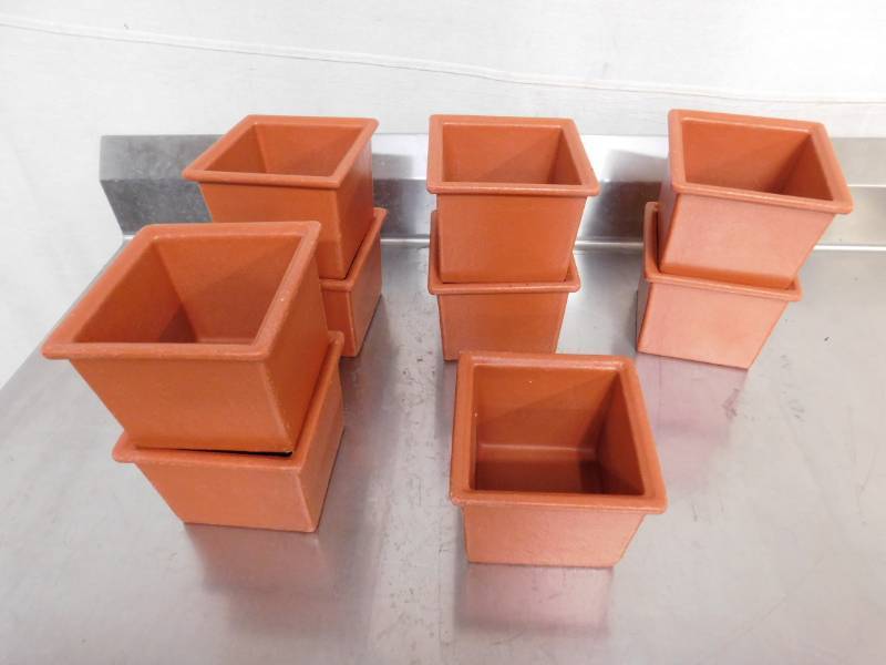 lot 761 image: 9 Bugambilia Pans