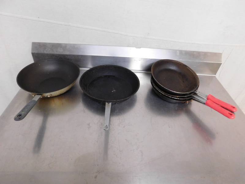 lot 773 image: Wok and 5 Pans
