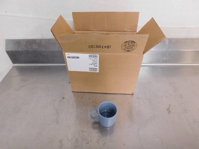 lot 778 image: 24 Carlisle Plastic Mugs