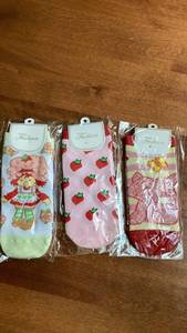 lot 181 image: Fashion women��s Socks 3-Pack Strawberry Doll Print -&nbsp