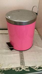 lot 192 image: Pink Pedal Step Trash Can with Metal Lid -&nbsp