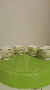 lot 212 image: Set of 4 Footed Teacups with Floral Garland Decoration -&nbsp
