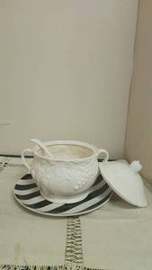 lot 218 image: White Ceramic Soup Tureen with Ladle -&nbsp