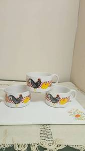 lot 221 image: 3 Ceramic Soup Bowls with Rooster and Checkered Pattern -&nbsp