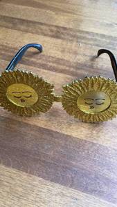 lot 247 image: Flirt 2315G Novelty Sunglasses Pair Gold Glitter -