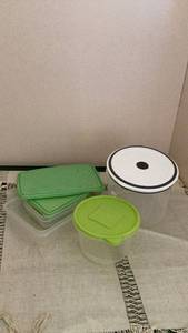 lot 285 image: Plastic Food Storage Container Lids Assorted Colors 4 Count&nbsp