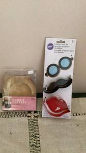 lot 291 image: Wilton Cookie Cutter Set 3-Piece -&nbsp