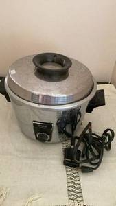 West Bend Electric Cooker Pot with Lid and Power Cord -&nbsp;