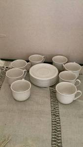 lot 302 image: 16 Piece White Ceramic Dinnerware Set 8 Cups 8 Saucers -&nbsp