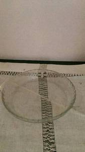 lot 305 image: Anchor hocking 10in Clear Glass Oval pie plate -&nbsp