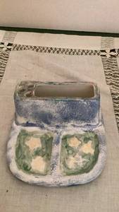 lot 332 image: Glazed Ceramic bathroom caddy&nbsp