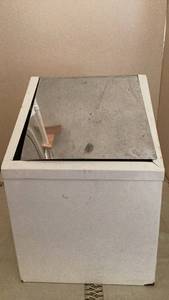 lot 333 image: White waste Box with Hinged Metal Lid and Interior Components -