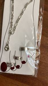lot 351 image: Chain anklet with Metal Pendant and Red Stone Accents silver tone with toe rings&nbsp