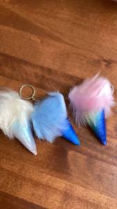 lot 352 image: Feathered cone Keychain Set of 3&nbsp