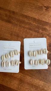 lot 356 image: 2 pack of hair barrettes shell design -&nbsp