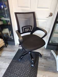 lot 94 image: Black Mesh Office Chair with Padded Seat and Armrests