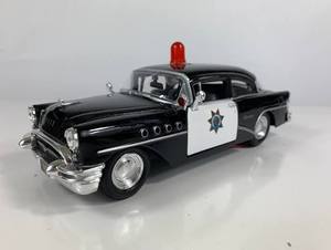 lot 61137 image: Maisto Special Edition 126 scale 1955 Buick Century California Highway Patrol die-cast model