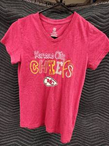 lot 1001 image: NFL Team Apparel Kansas City Chiefs V-neck t-shirt - Childrens XL (14-16)