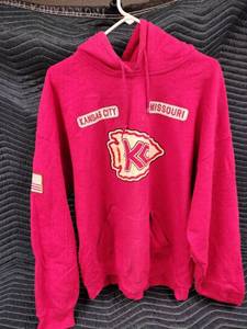 lot 1009 image: Kansas City Chiefs Arrowhead Pullover Hoodie - XL