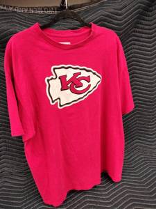 lot 1012 image: Team Apparel Kansas City Chiefs short-sleeve crewneck t-shirt - 2XL