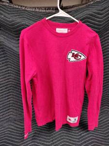 lot 1013 image: Mitchell & Ness Kansas City Chiefs long-sleeve shirt - S