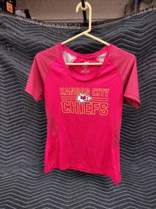 lot 1024 image: NFL Team Apparel Kansas City Chiefs Performance T-Shirt - L
