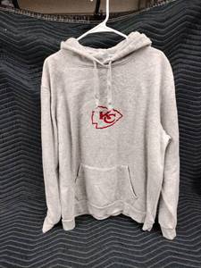 lot 1026 image: Kansas City Chiefs pullover hoodie - Grey - XL
