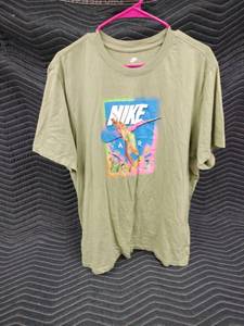 lot 1040 image: Nike Air Chameleon Lizard Graphic Green Sportswear T-Shirt - XXL