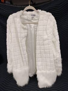 lot 1042 image: ivory Nina Leonard faux fur bolero - 2X