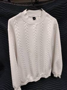lot 1055 image: Manfinity textured cable-knit crewneck sweater - M