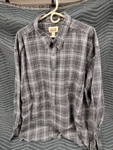 lot 1069 image: Foundry Supply Co. gray and white plaid long-sleeve button-down flannel shirt - 3XLT