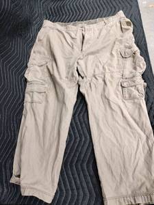 lot 1089 image: relaxed-fit khaki cargo pants W44L30